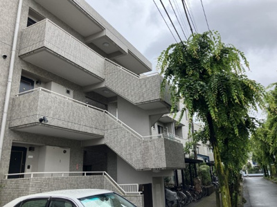 【外観】 | パーク・ハイム浜田山 | 鉄筋コンクリート造のがっちりとした建物。