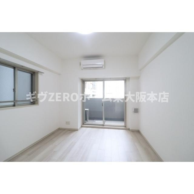 アーデン堺筋本町の居間・リビング