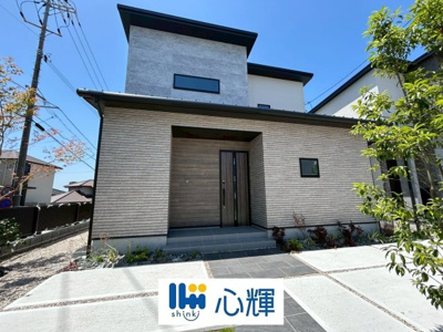 【玄関】 | PEAKS下関市山の田中央（7号地）♪仲介手数料無料物件♪ | 家の顔となる玄関。 ゲストを迎え入れても安心の空間です。