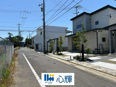 【前面道路含む現地写真】 | PEAKS下関市山の田中央（7号地）♪仲介手数料無料物件♪ | コミュニティー以外の方々の出入りも少なく、お車の出し入れも楽々です。
