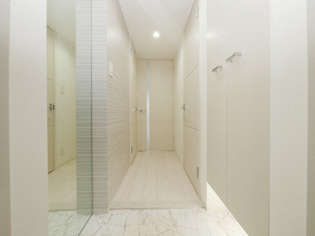 セイワパレス京町堀の玄関