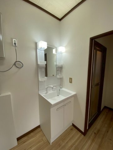 築島ビルの洗面所