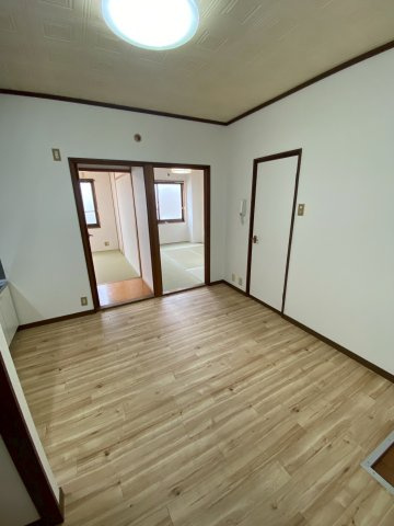 築島ビルの居間・リビング