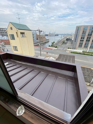 築島ビルのバルコニー