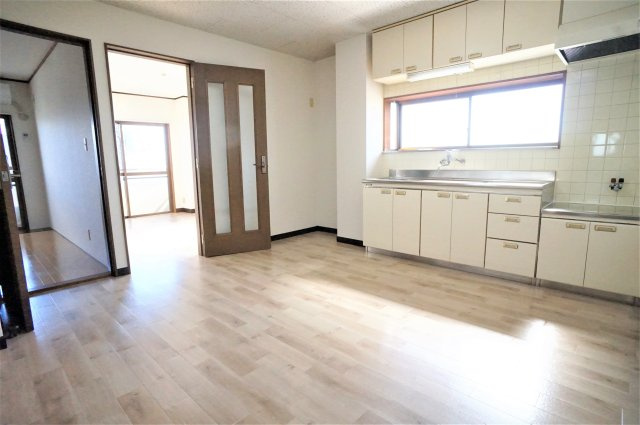 マウントヴィレッジⅠの居間・リビング|ダイニングも広いですよ