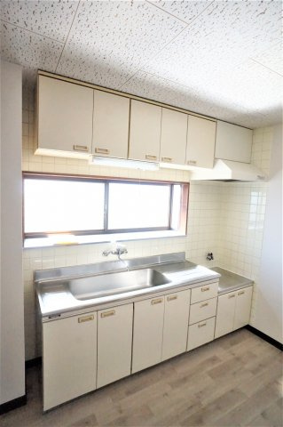 マウントヴィレッジⅠのキッチン|広いキッチンでお料理もらくらくですね