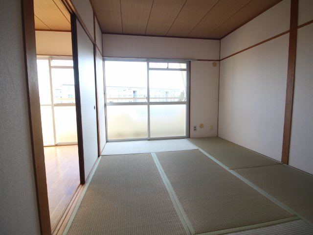 ロイヤルハイツ藤田の和室|南向き和室