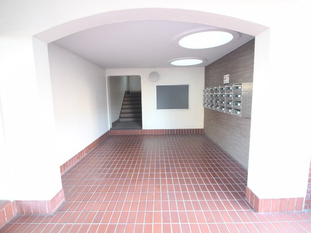 ロイヤルハイツ藤田のエントランス|清潔なエントランスです