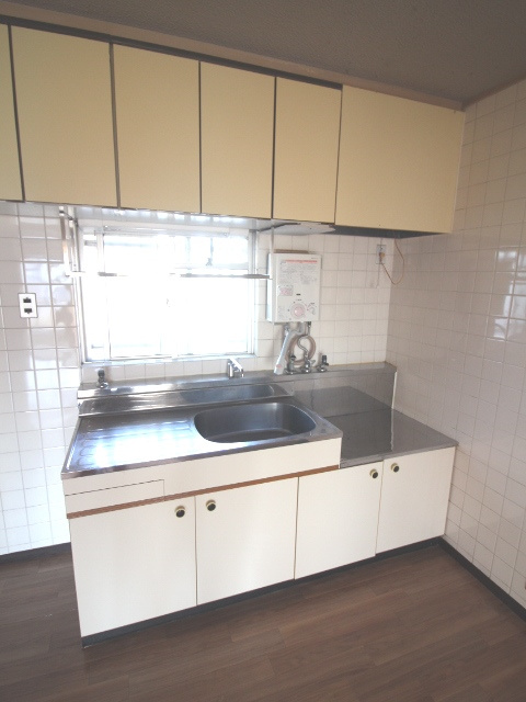 ロイヤルハイツ藤田のキッチン|キッチンに窓あり