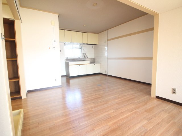 ロイヤルハイツ藤田の居間・リビング