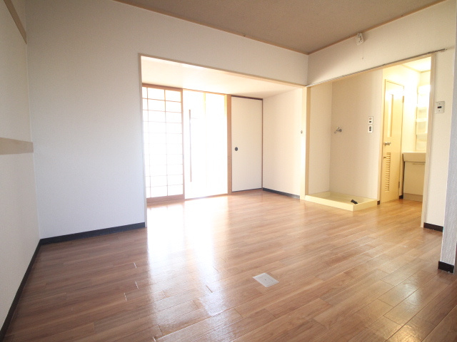 ロイヤルハイツ藤田の居間・リビング