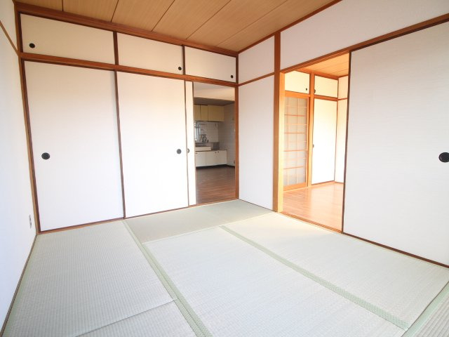 ロイヤルハイツ藤田の寝室|和室