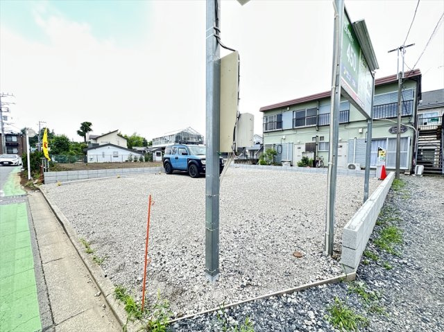 【外観】 | 新座市畑中2丁目　建築条件無売地　全1区画　(志木本店) | 販売現地／2025年6月撮影　
小学校まで徒歩10分でお子様の通学にも便利な住環境です。