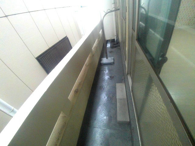 かぎ屋ビルのバルコニー