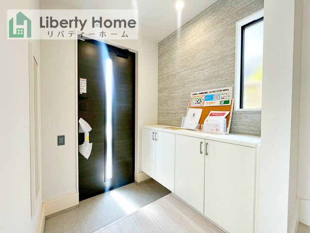 龍ケ崎市松葉４期　新築戸建　の玄関