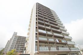 コンフォート山里ライカムタワーの外観