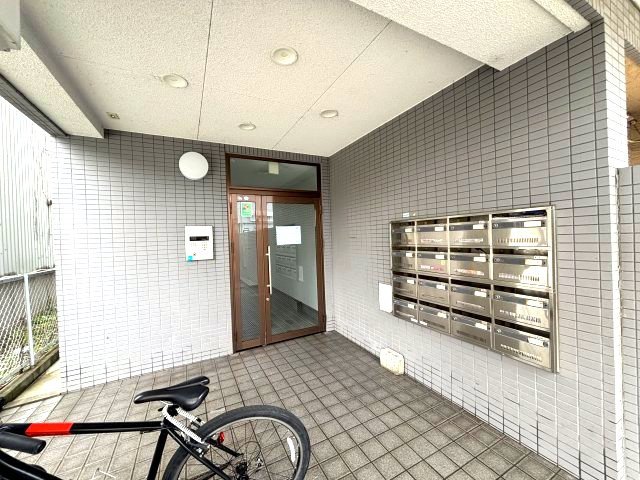 センターフィールドⅢのエントランス