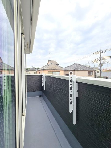 箱根ヶ崎東松原　全3棟のバルコニー