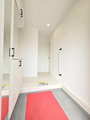 箱根ヶ崎東松原　全3棟の玄関