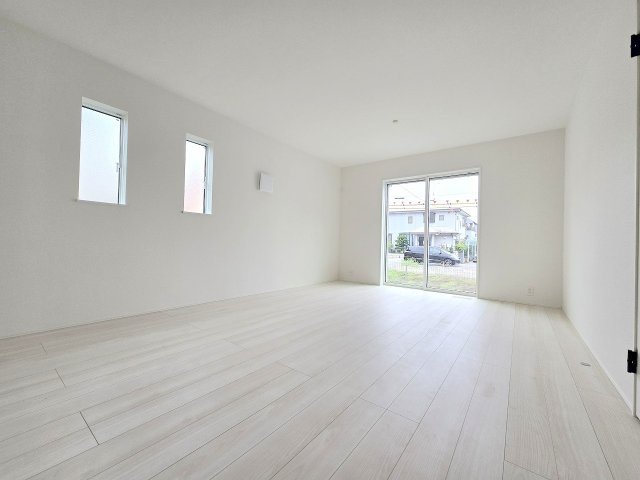 箱根ヶ崎東松原　全3棟の居間・リビング