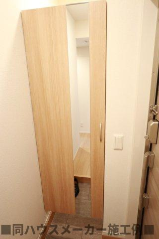 ブリリアントYNの玄関