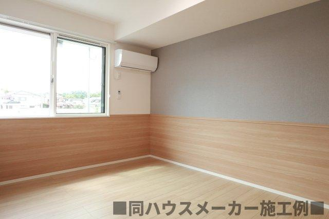 ブリリアントYNの居間・リビング