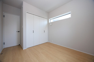 【洋室】 | PEAKS下関市山の田中央（11号地）♪仲介手数料無料物件♪ | 住まう方でカスタマイズして頂けるシンプルなデザインの内装。ご自身で素敵な空間を創り上げられます。