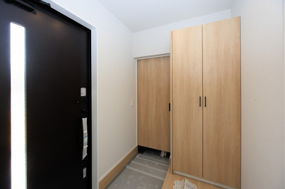 【玄関】 | PEAKS下関市山の田中央（11号地）♪仲介手数料無料物件♪ | たくさんある靴もすべて収納して頂け、玄関をスッキリ綺麗な空間にまとめます。


