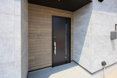 【玄関】 | PEAKS下関市山の田中央（11号地）♪仲介手数料無料物件♪ | 家の顔となる玄関。 ゲストを迎え入れても安心の空間です。