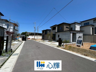 【前面道路含む現地写真】 | PEAKS下関市山の田中央（11号地）♪仲介手数料無料物件♪ | コミュニティー以外の方々の出入りも少なく、お車の出し入れも楽々です。
