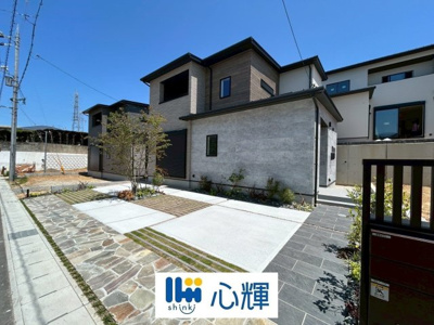 【外観】 | PEAKS下関市山の田中央（11号地）♪仲介手数料無料物件♪ | 明るい日差しが差し込む現地。車もゆったり駐めることができます。ぜひ現地をご覧ください。
