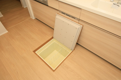 【キッチン】 | PEAKS下関市山の田中央（11号地）♪仲介手数料無料物件♪ | 保存食やキッチンアイテム等を収納し、キッチンを広く快適に利用出来ます。
