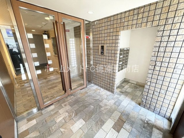 ピーノ・ウエストのエントランス