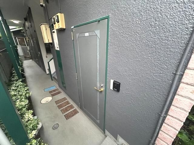 ヴィレッジ　トミーの玄関