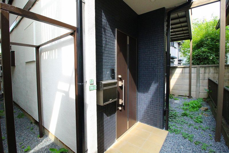 粕谷3丁目戸建のエントランス