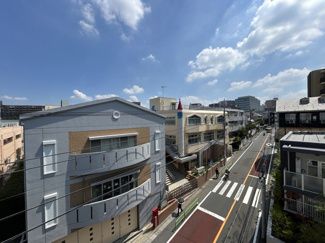 【展望】 | 眼前に広がる空の雄大さと、このお部屋の自慢の一つである「眺望」をご覧ください。毎日、この景色を独り占めできる新生活に夢が広がります。～即日のご見学可能～　お問合せはお気軽にどうぞ。