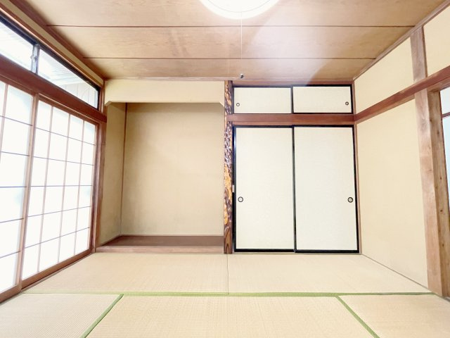 中古戸建・平屋　太田市新田木崎町の和室|床の間付きの8帖の和室！