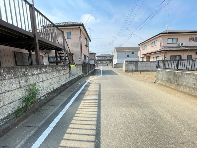 中古戸建・平屋　太田市新田木崎町の前面道路含む現地写真