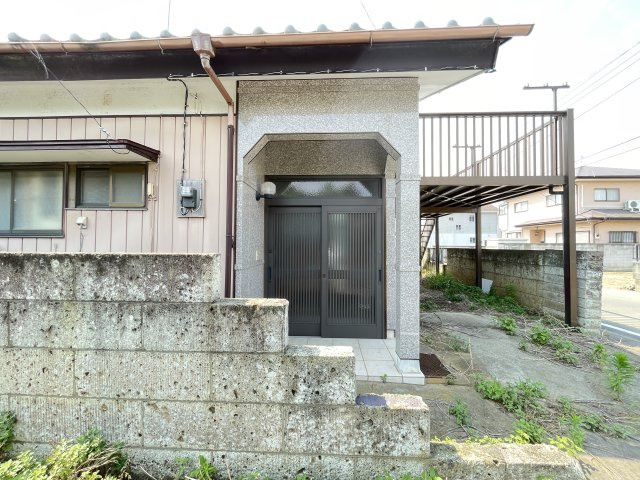 中古戸建・平屋　太田市新田木崎町の玄関|擁壁あり！