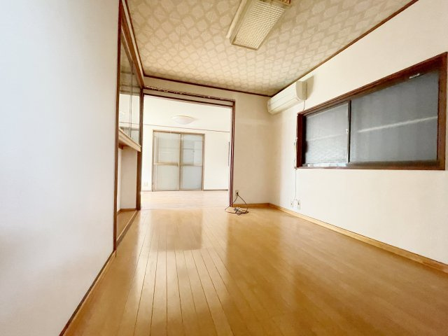 中古戸建・平屋　太田市新田木崎町の洋室|玄関近くの洋室！