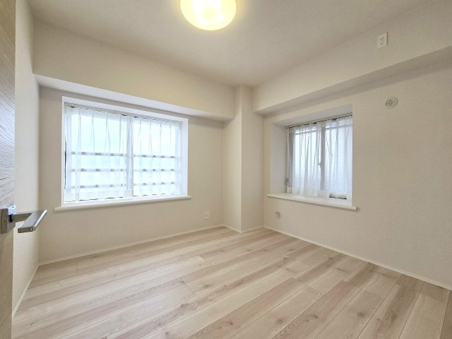 ライオンズマンション河辺東の洋室