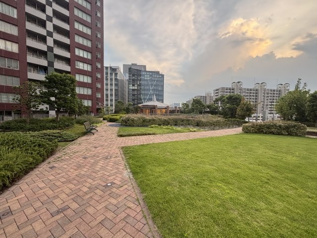 駐車場の屋上にプラネットガーデン（空中庭園）有り