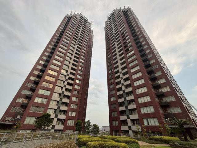 写真の左側がEAST、右側がWESTです。