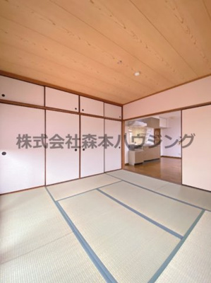 【和室】 | 　ジョイフル寝屋川 | 畳の上でゆっくりとくつろげる和室です