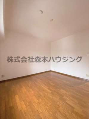 【洋室】 | 　ジョイフル寝屋川 | ゆったりした洋室です