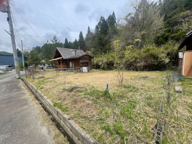 京北下町釜口谷山田　中古戸建の庭|お庭で自由な時間を過ごせます