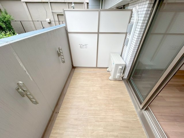 プレサンス淡路駅前のバルコニー