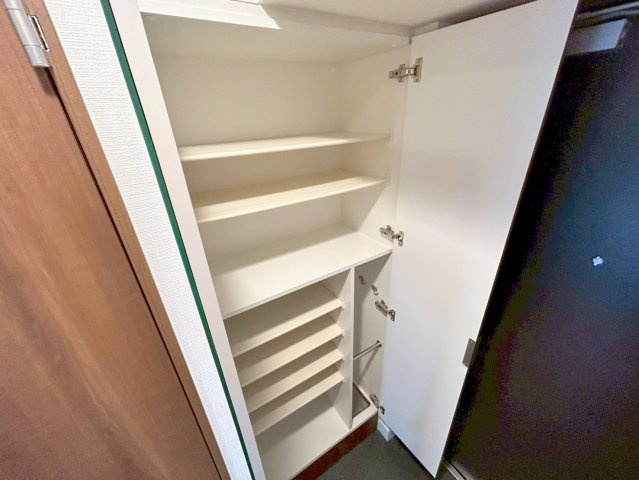 プレサンス淡路駅前の収納