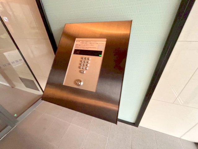 プレサンス淡路駅前の玄関