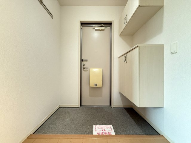 グランディオ B棟の玄関